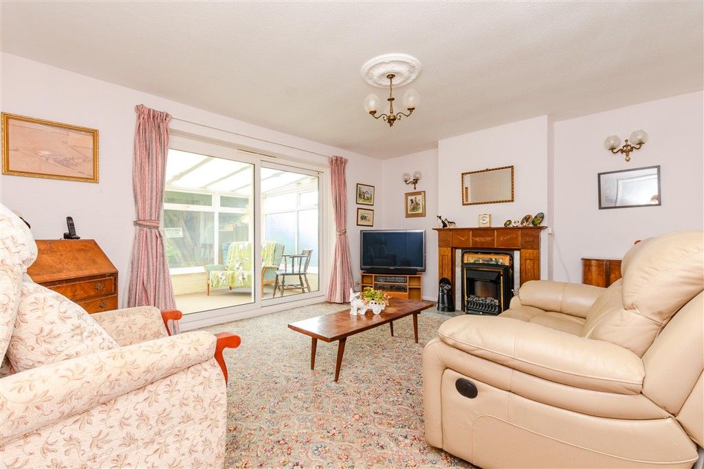 Property photo 1 of 12 Lounge