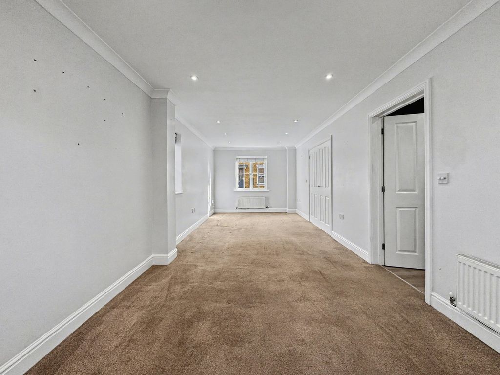 Property photo 2 of 26