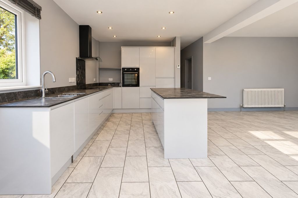 Property photo 3 of 10 5587094