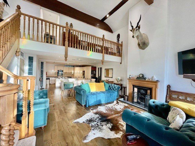 Property photo 2 of 18 Lounge Area