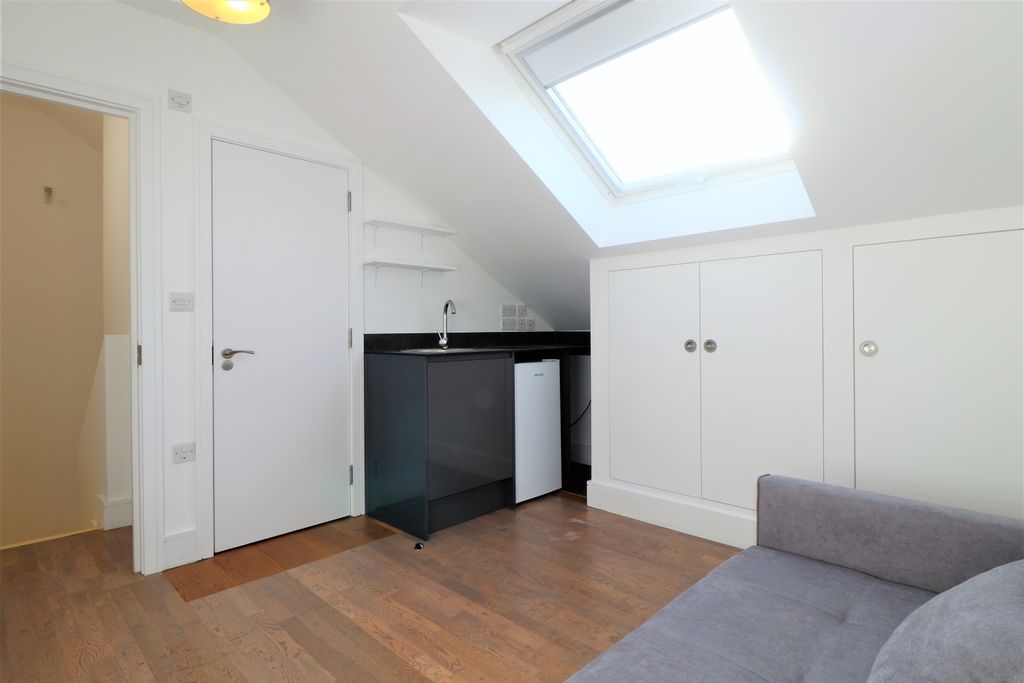 Property photo 1 of 9 Studio