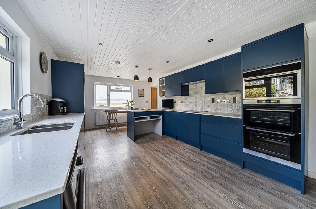 Property photo 2 of 19 1389328-11-694151...