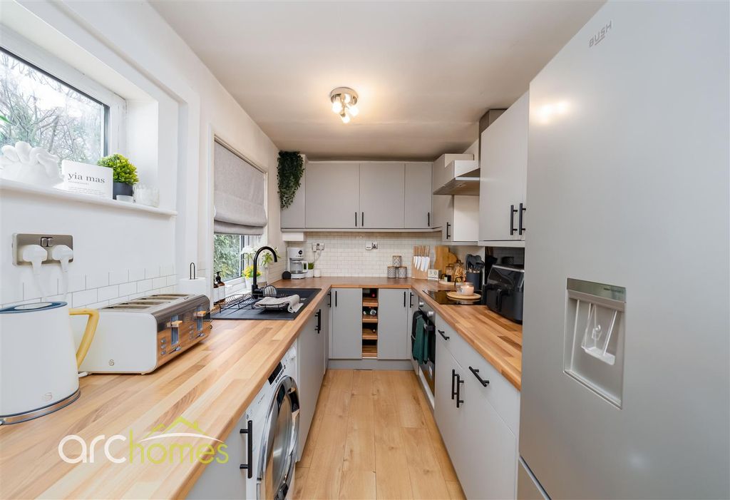 Property photo 3 of 22 Athertonrd-8.Jpg