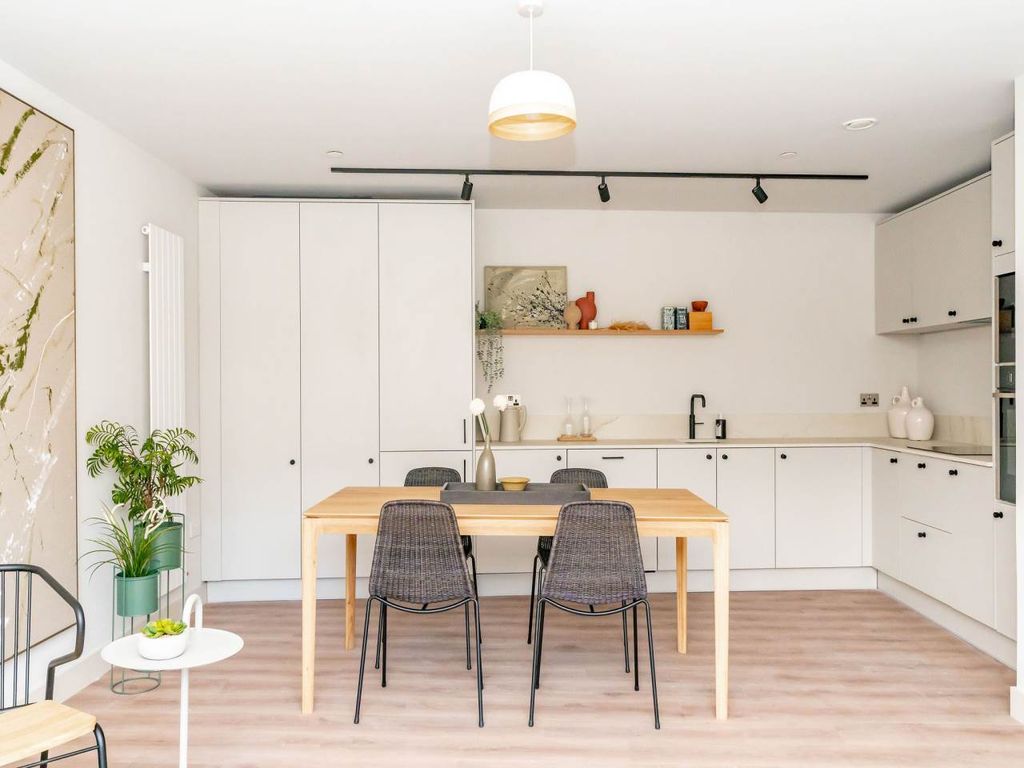 Property photo 1 of 7 Interiors-10