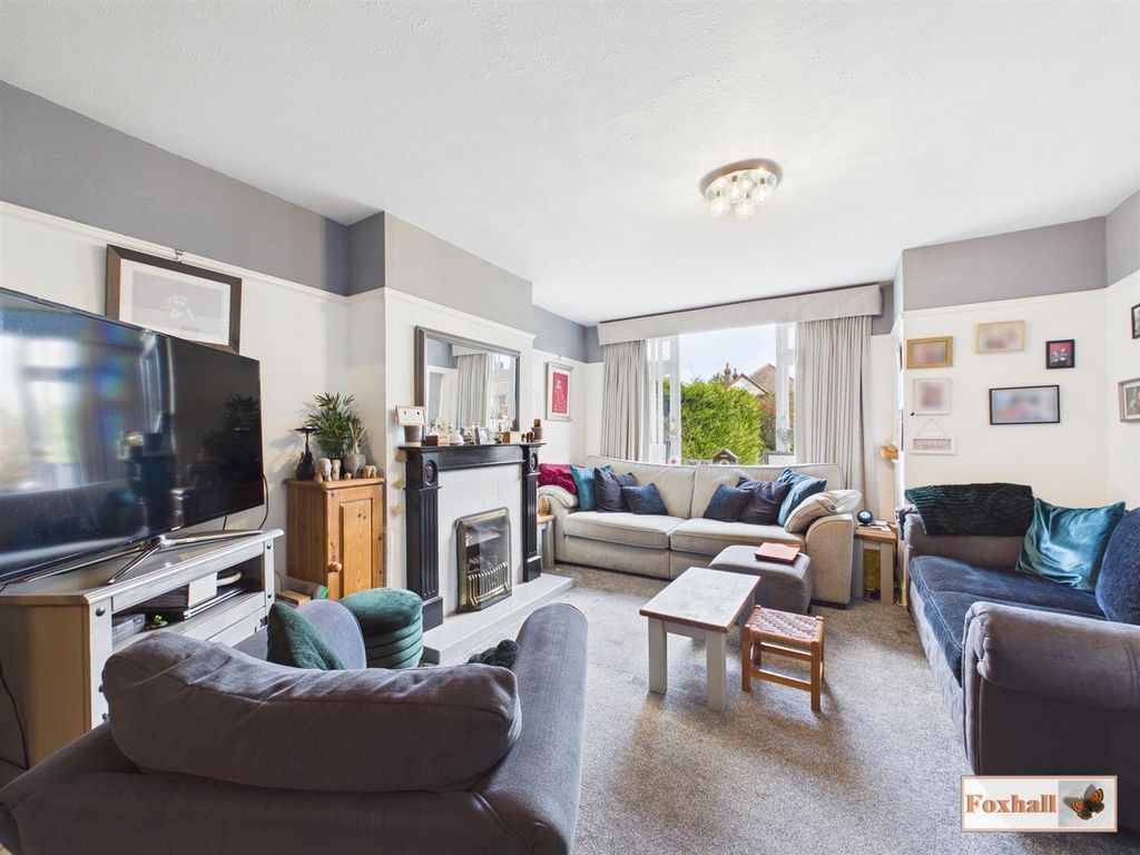 Property photo 3 of 22 Lounge