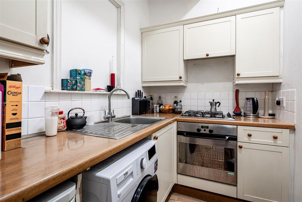 Property photo 3 of 8 Netherwood Road-4.Jpg