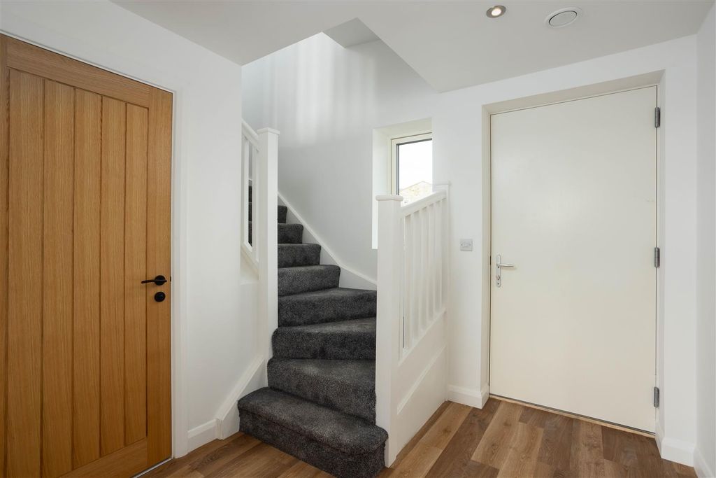 Property photo 3 of 9 00001.Jpg