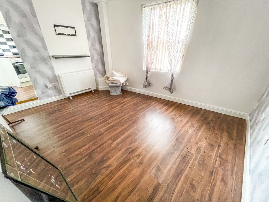 Property photo 2 of 8 Living/Bedroom