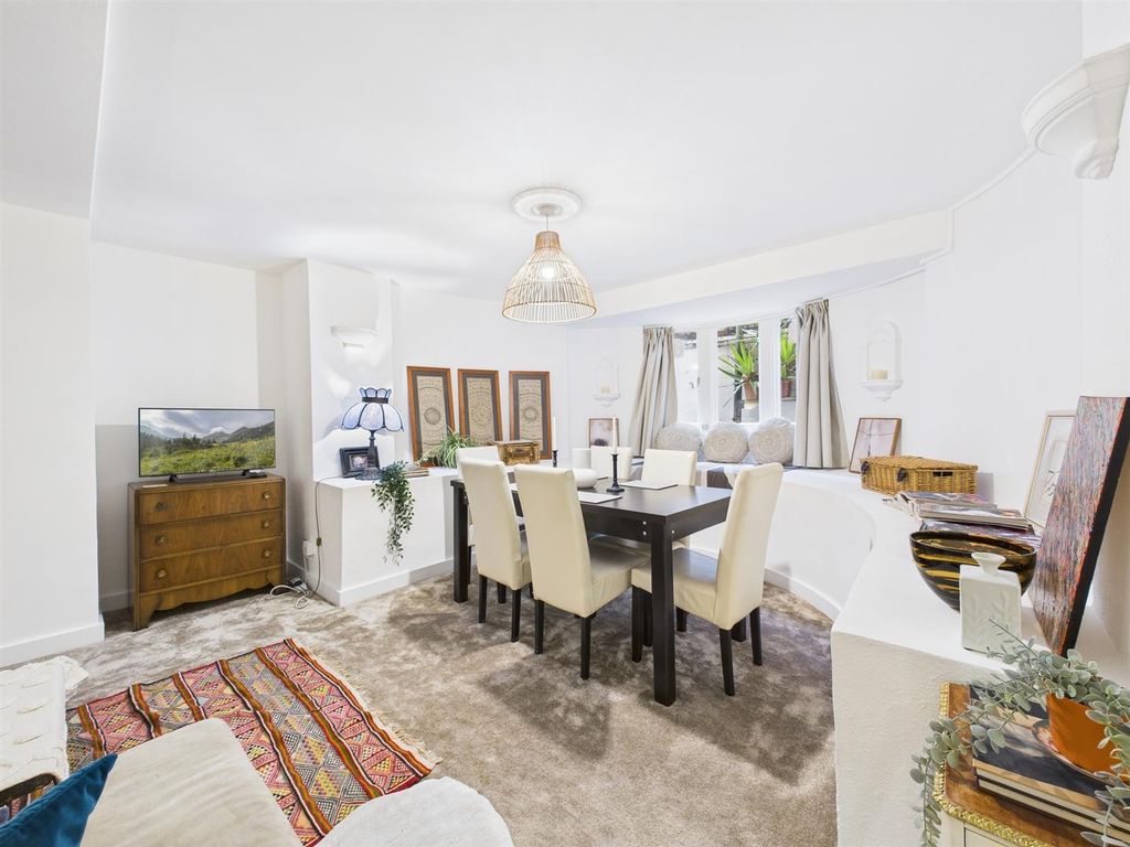 Property photo 3 of 21 Cam01358G0-Pr0208-Still018.Jpg