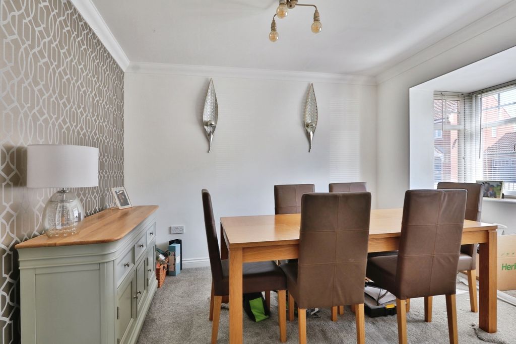 Property photo 2 of 17 4084555