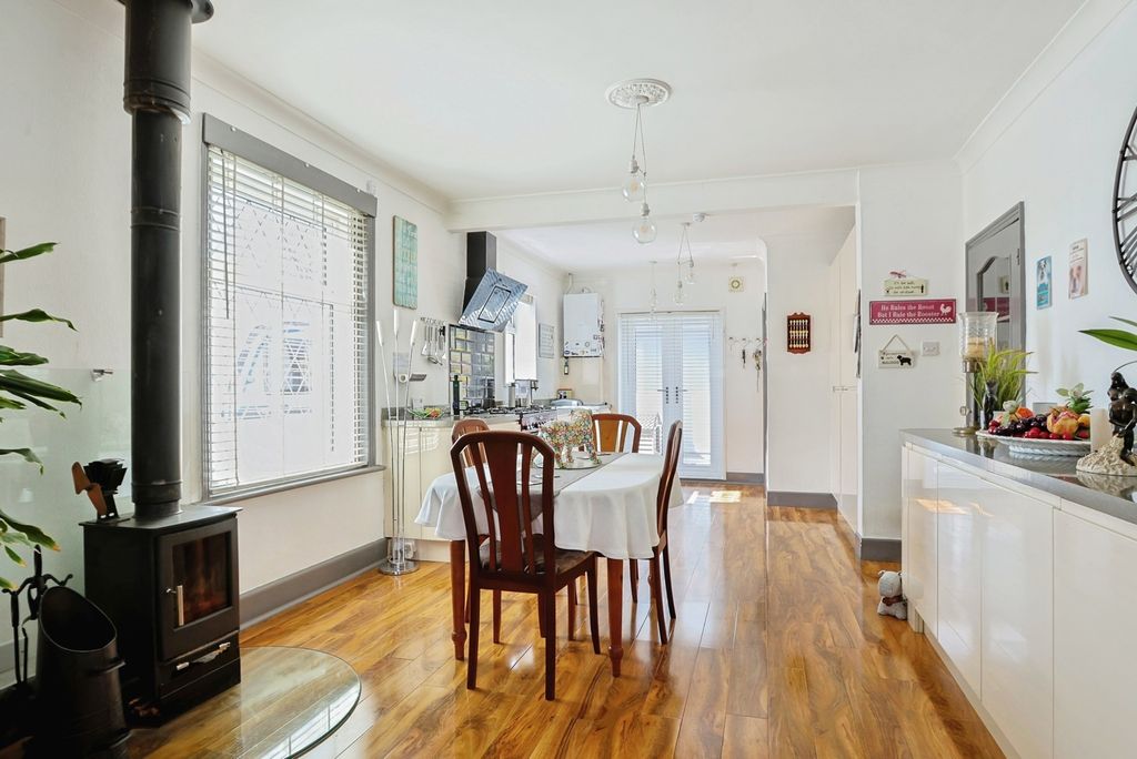 Property photo 3 of 18 Pbox-Img.Jpg