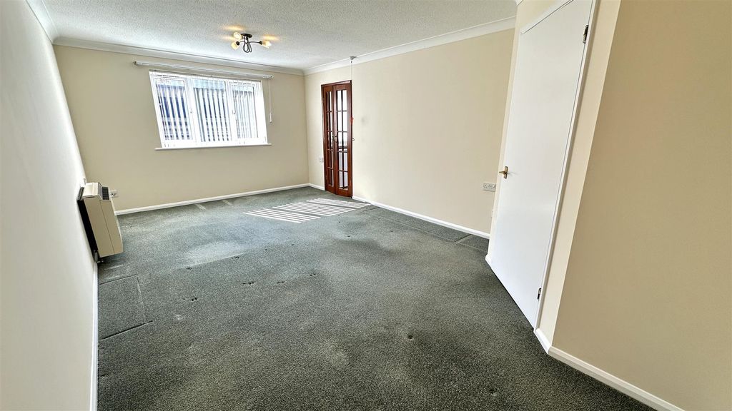 Property photo 3 of 11 Living Room.Jpg