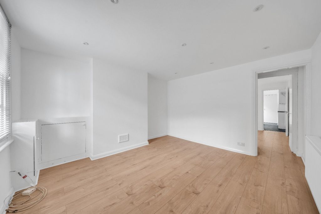 Property photo 3 of 17 3537675