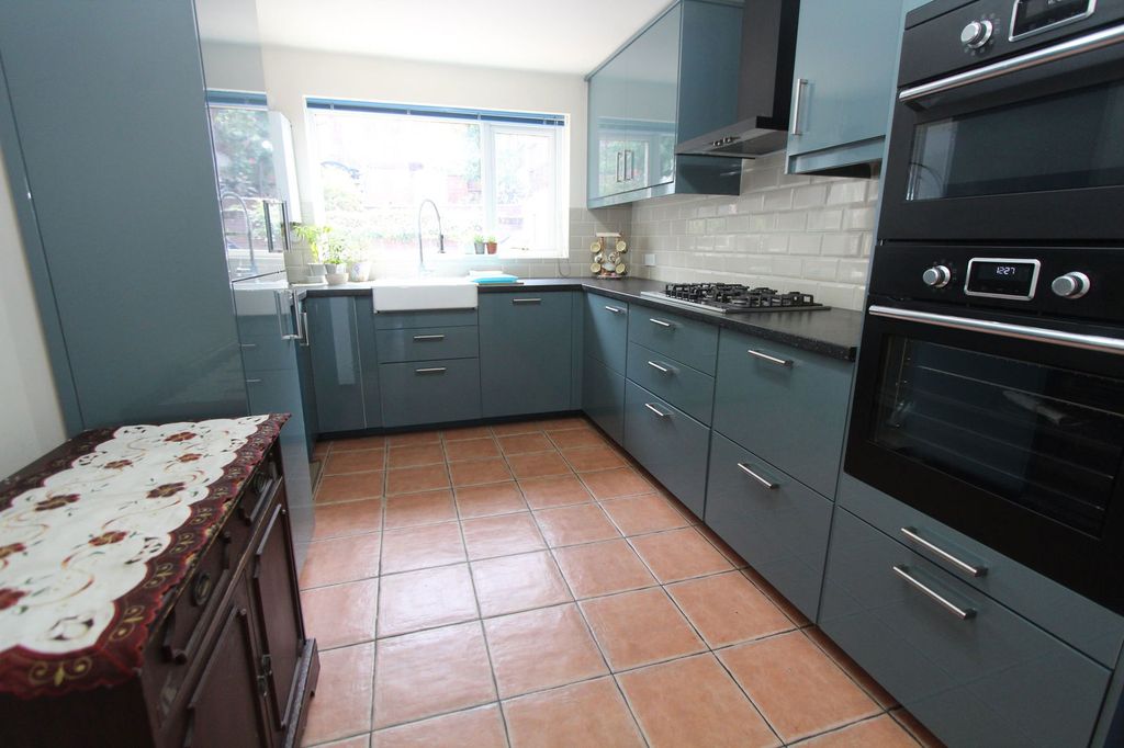 Property photo 2 of 23