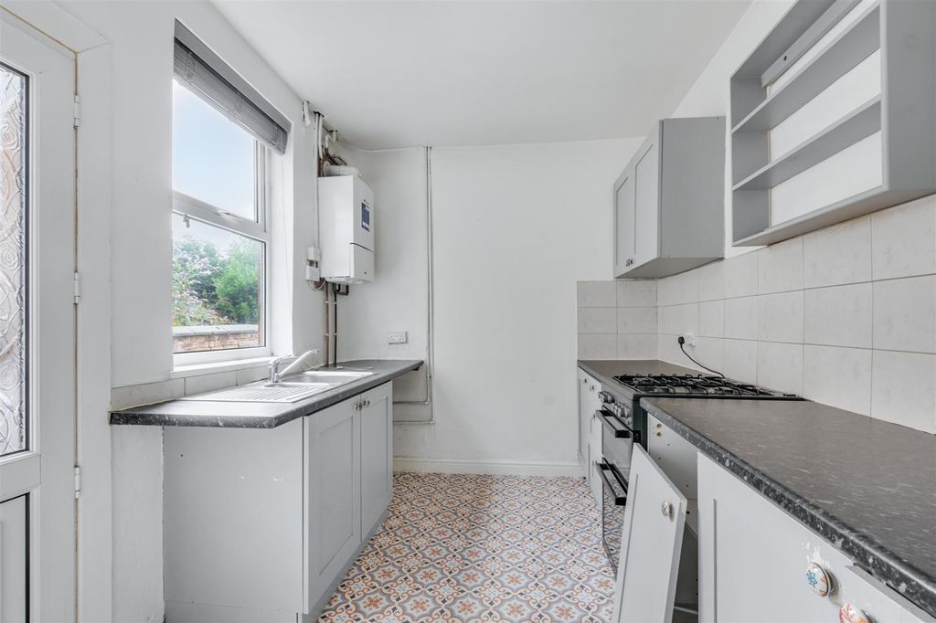 Property photo 3 of 14 Kitchen