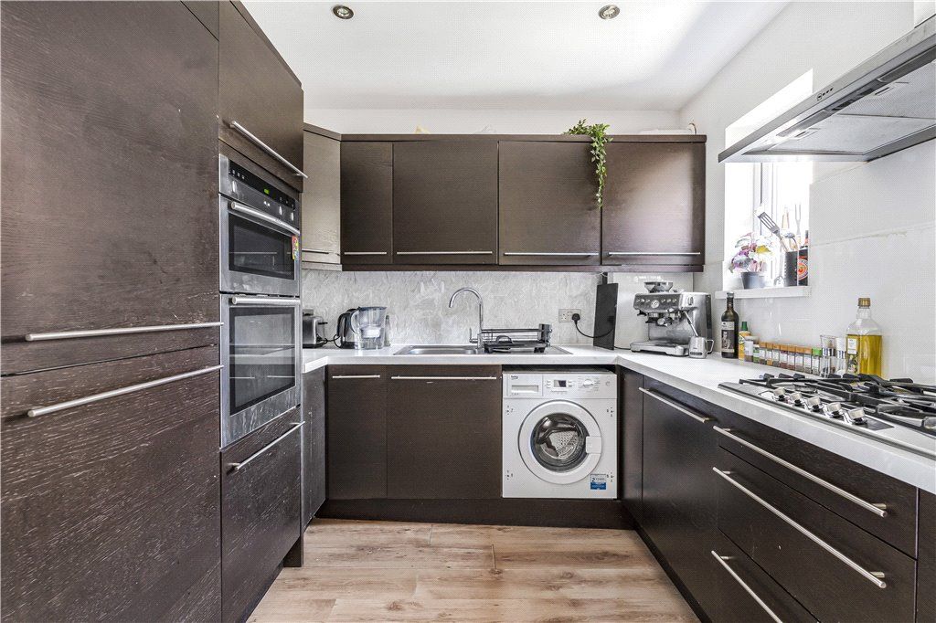 Property photo 3 of 18 Kitchen