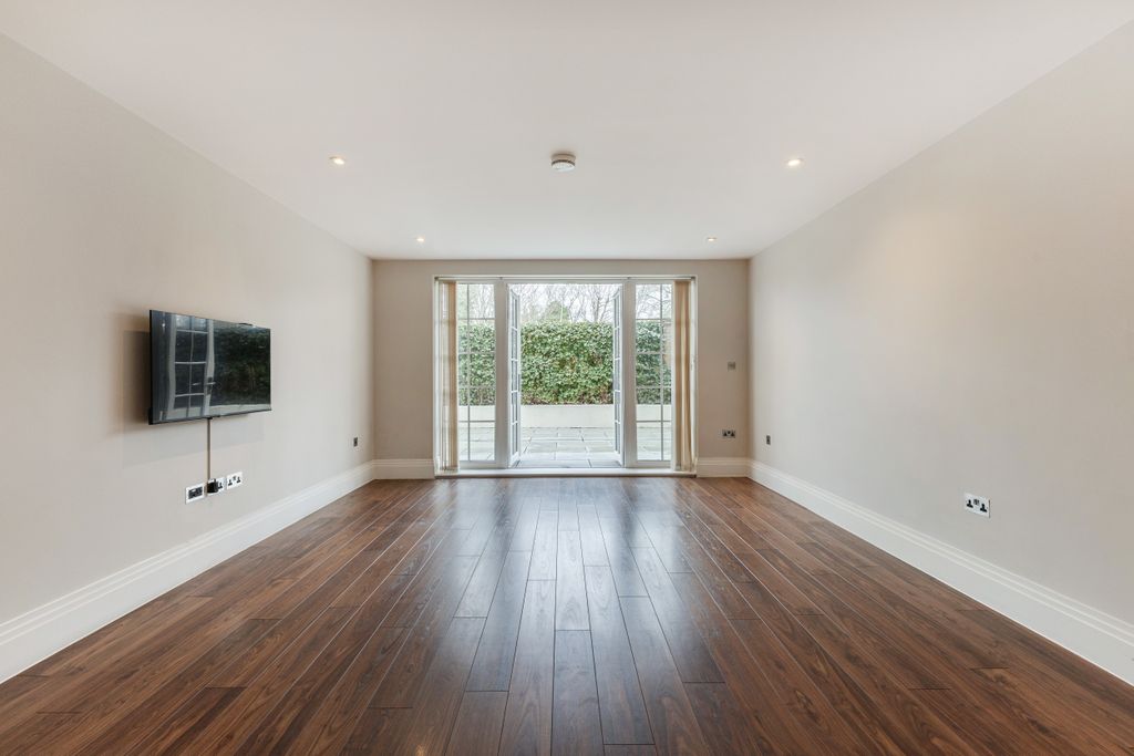 Property photo 2 of 31