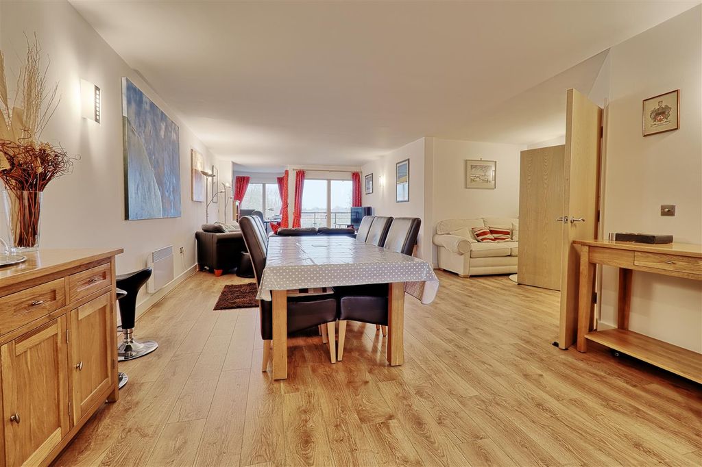 Property photo 2 of 19 Dining 2.Jpg