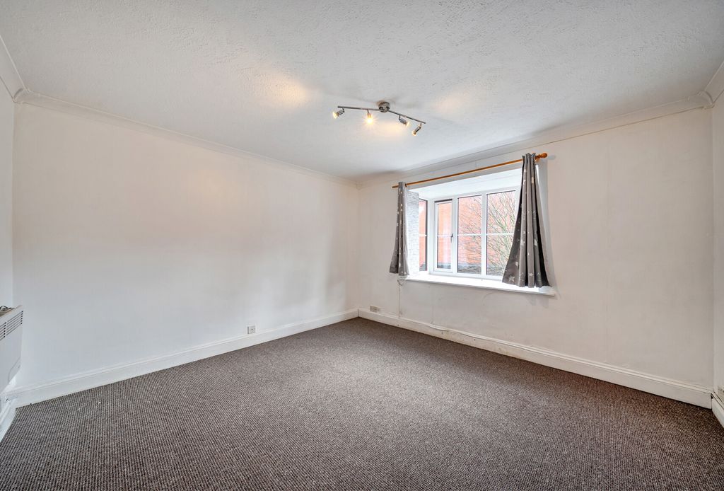 Property photo 2 of 17 1400195-1-696F51B...