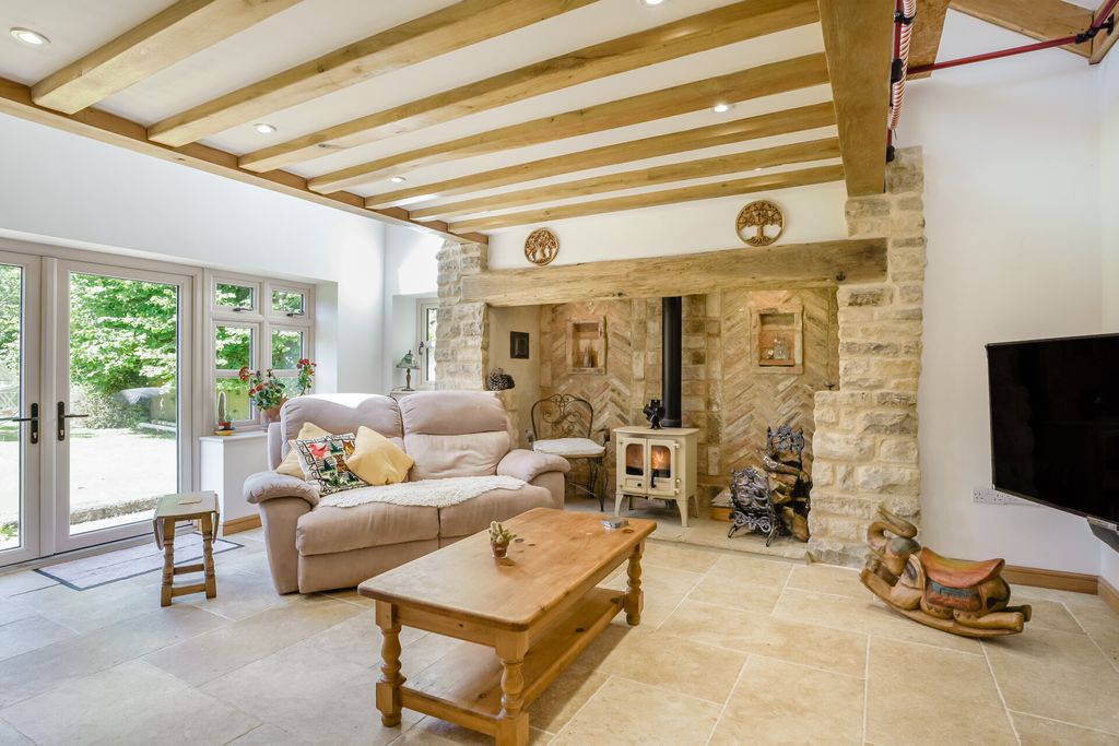Property photo 2 of 35