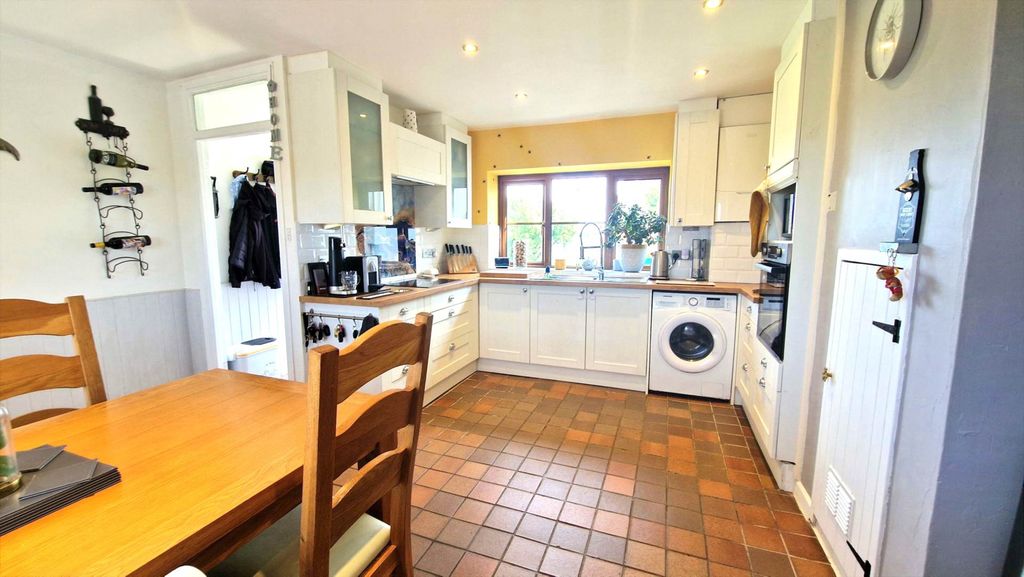Property photo 2 of 37