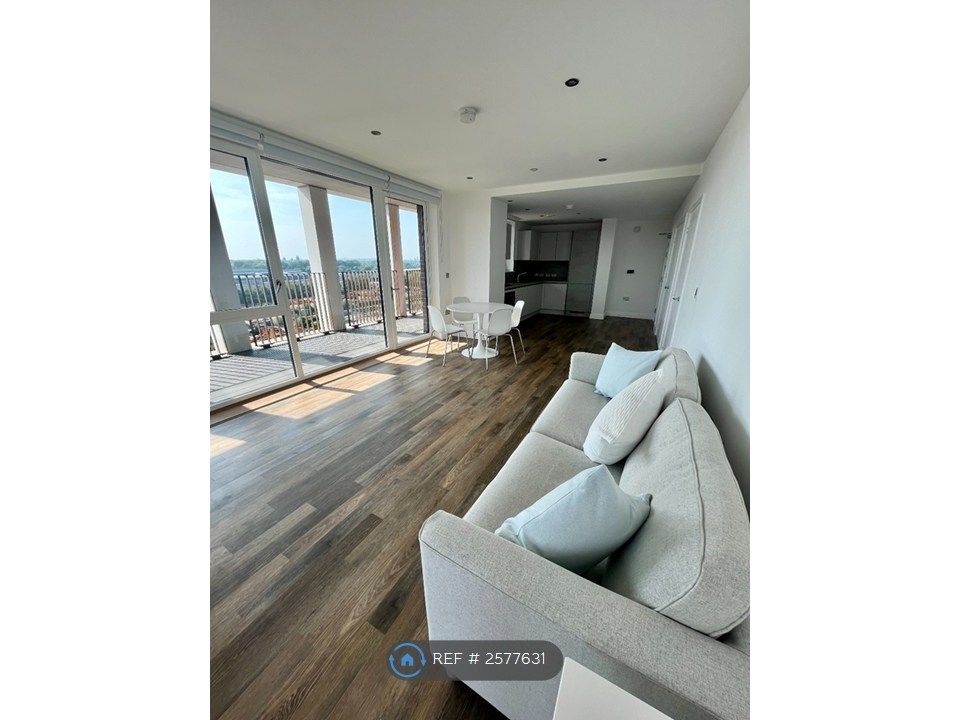 Property photo 3 of 17 Living Room/ Kitchen