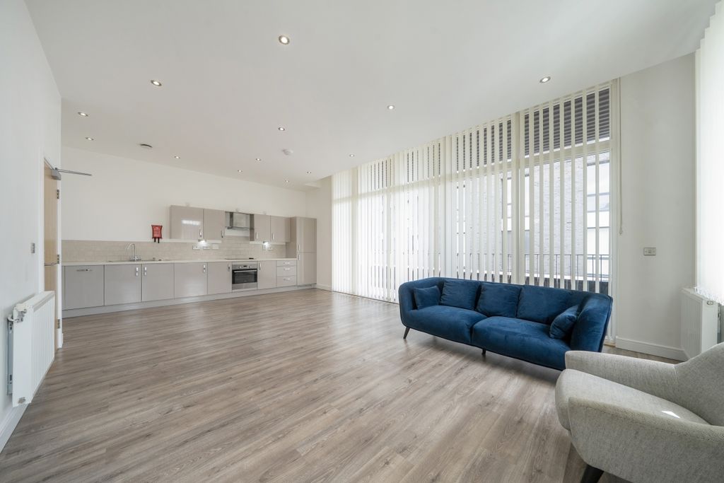 Property photo 3 of 16 1459396-9-6A03389...