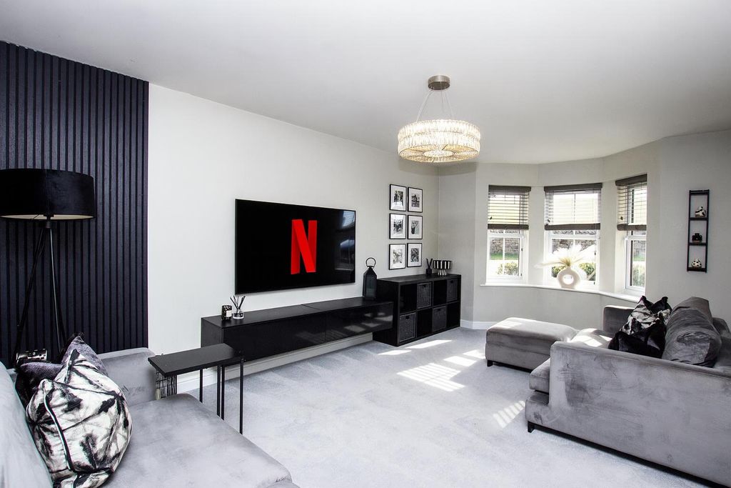 Property photo 1 of 31