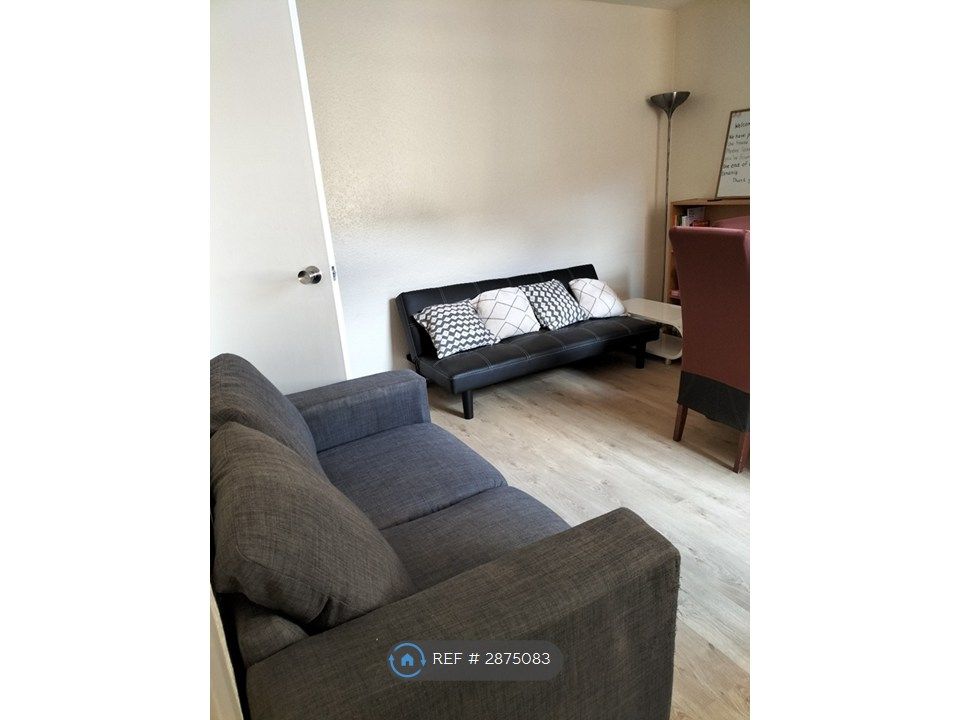 Property photo 3 of 12 Lounge