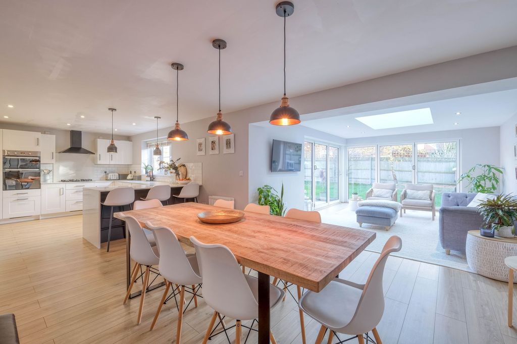 Property photo 3 of 31