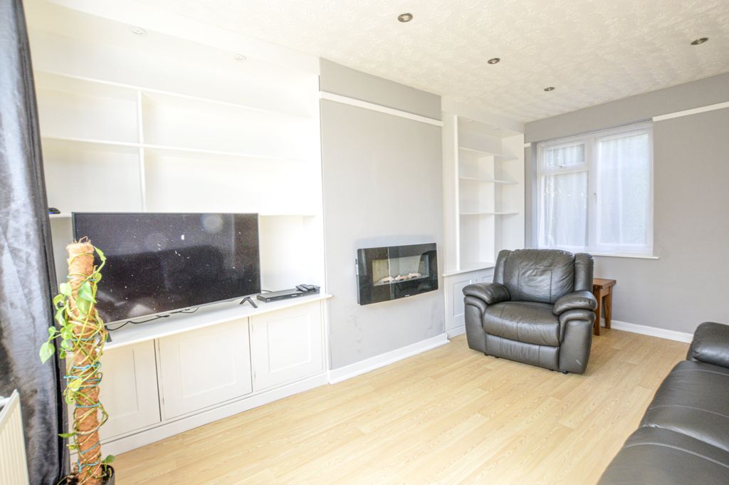 Property photo 3 of 16 4-Dsc_1097