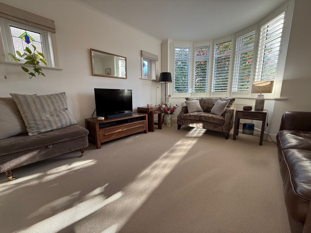 Property photo 3 of 17 Living Room