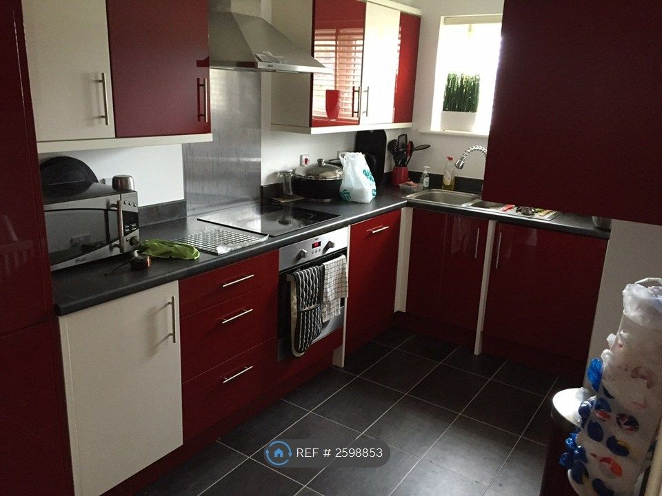 Property photo 2 of 10 Kitchen