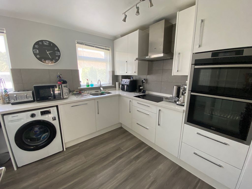 Property photo 2 of 13 4