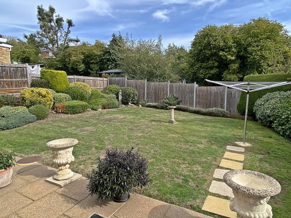 Property photo 2 of 15 Garden.Jpg