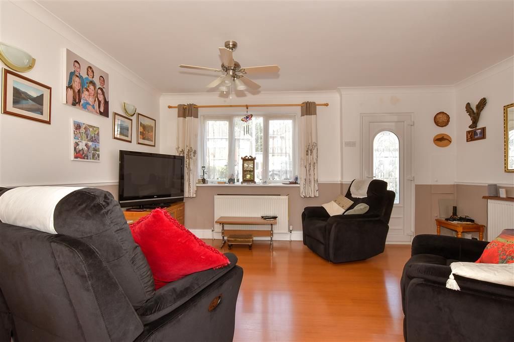 Property photo 2 of 10 Lounge