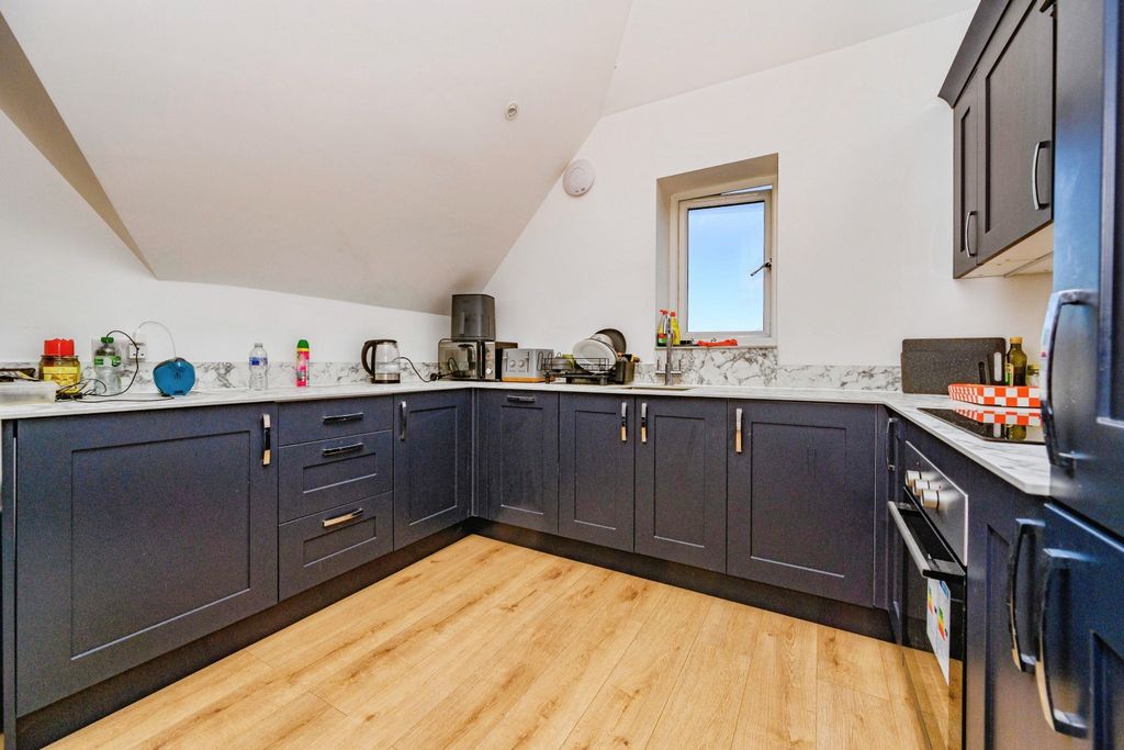 Property photo 2 of 9 Kitchen