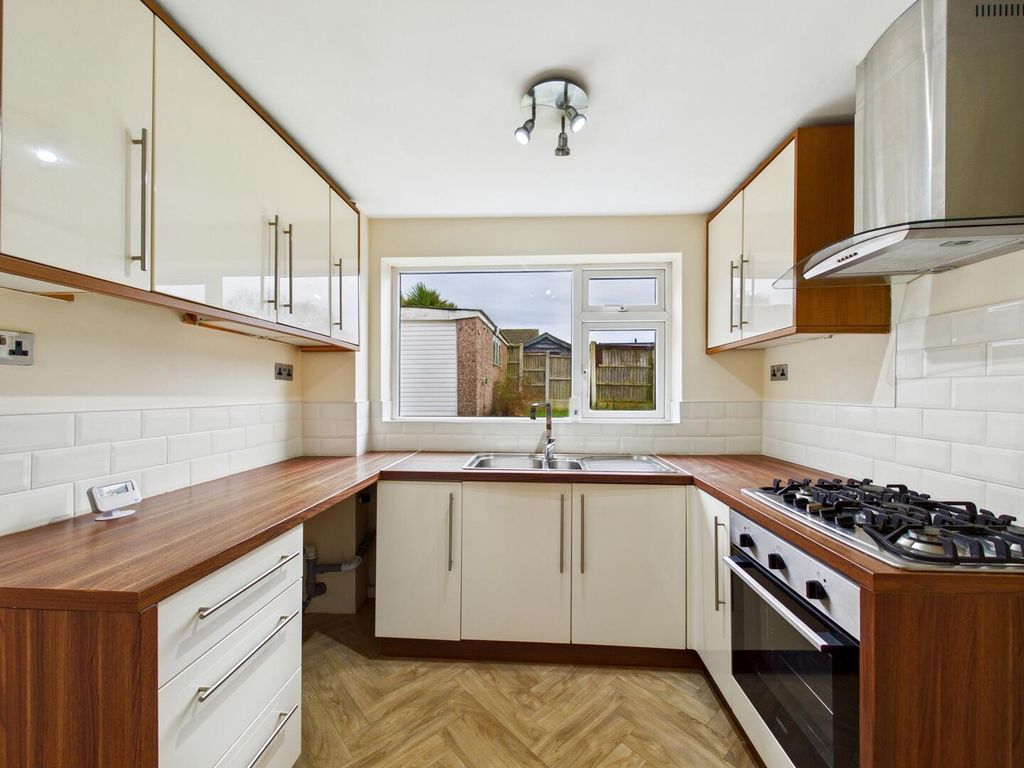 Property photo 2 of 14 Kitchen