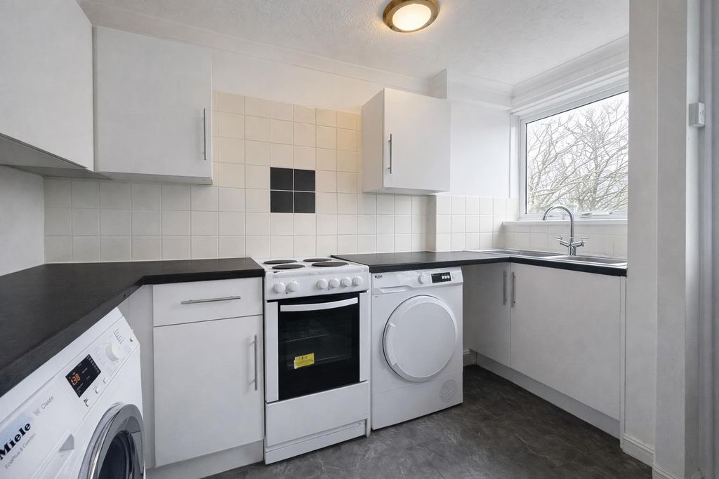 Property photo 2 of 6 Kitchen