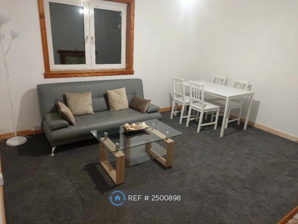 Property photo 1 of 8 Living Room
