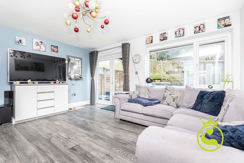 Property photo 3 of 17