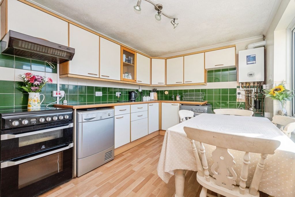 Property photo 3 of 18 Kitchen Diner