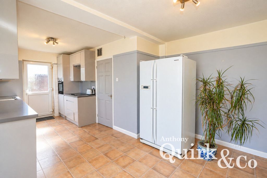 Property photo 2 of 21