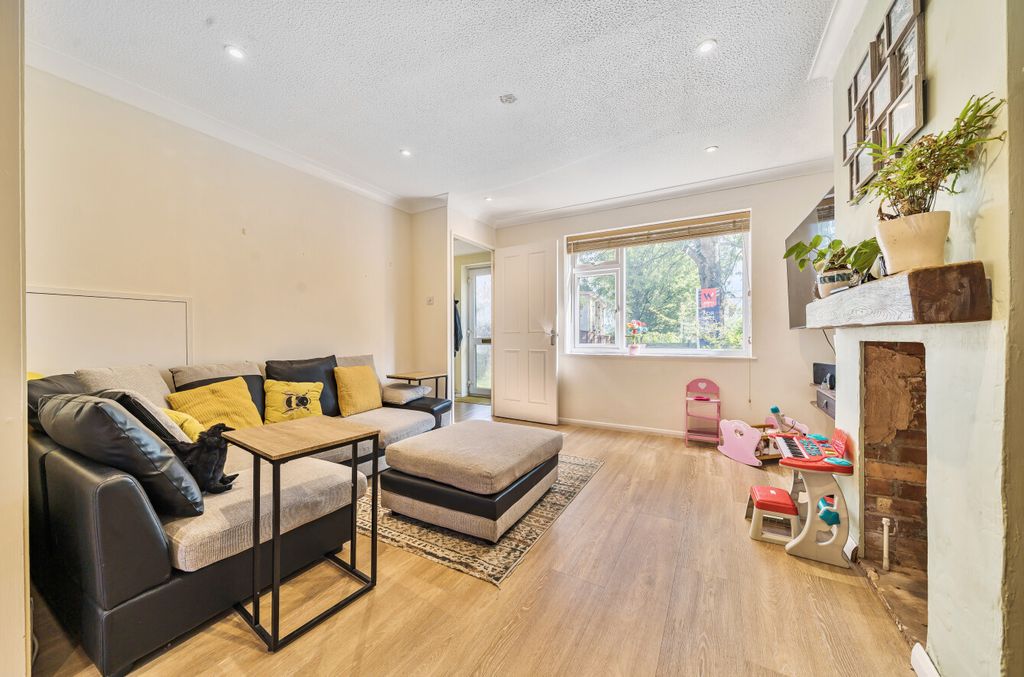 Property photo 2 of 15 1318066-17-6866Ca...