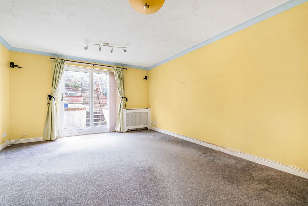 Property photo 2 of 23