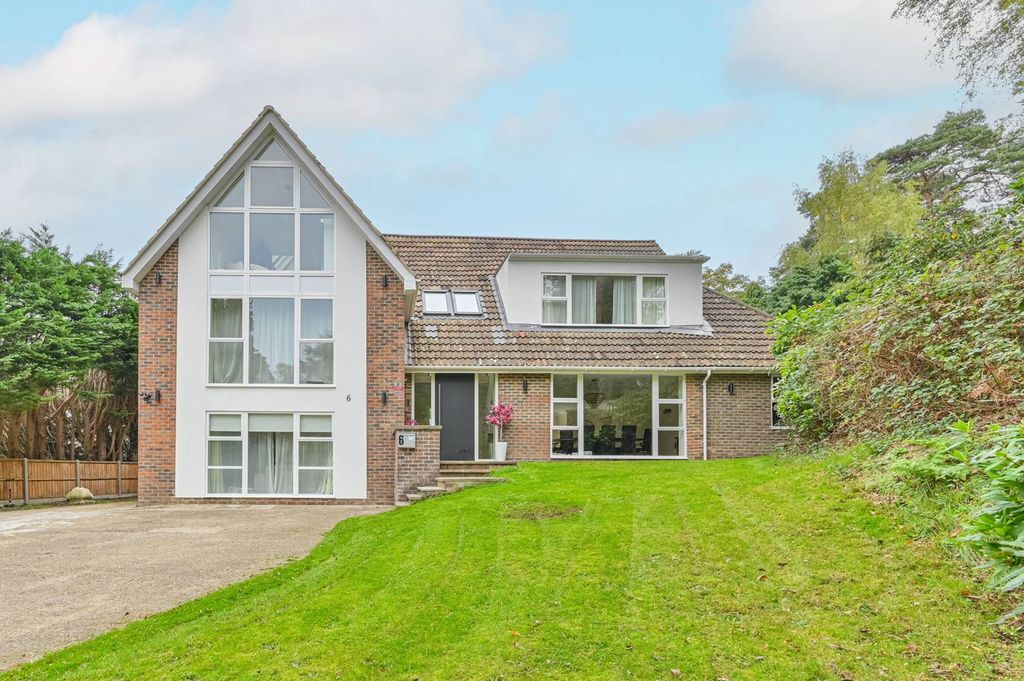 Property photo 1 of 32