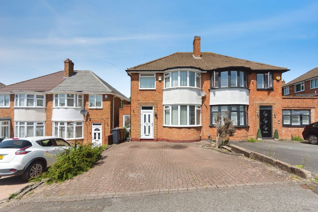 Property photo 1 of 18 Frontage