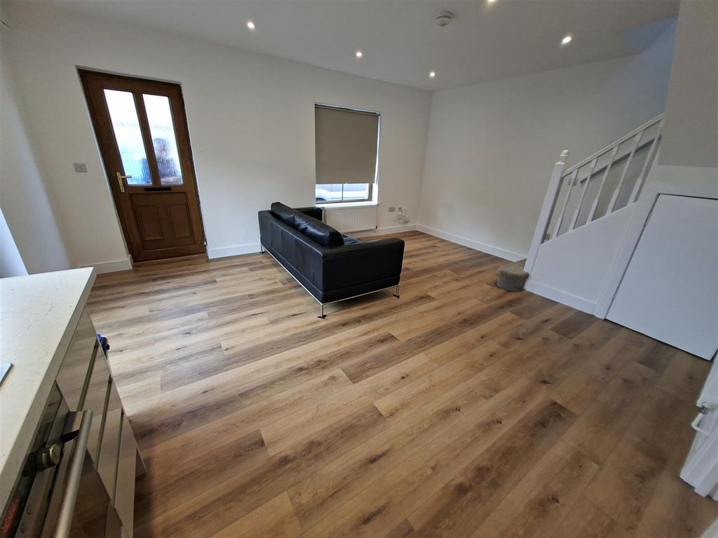 Property photo 2 of 12 20250829_154142.Jpg