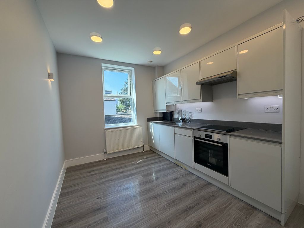 Property photo 2 of 37