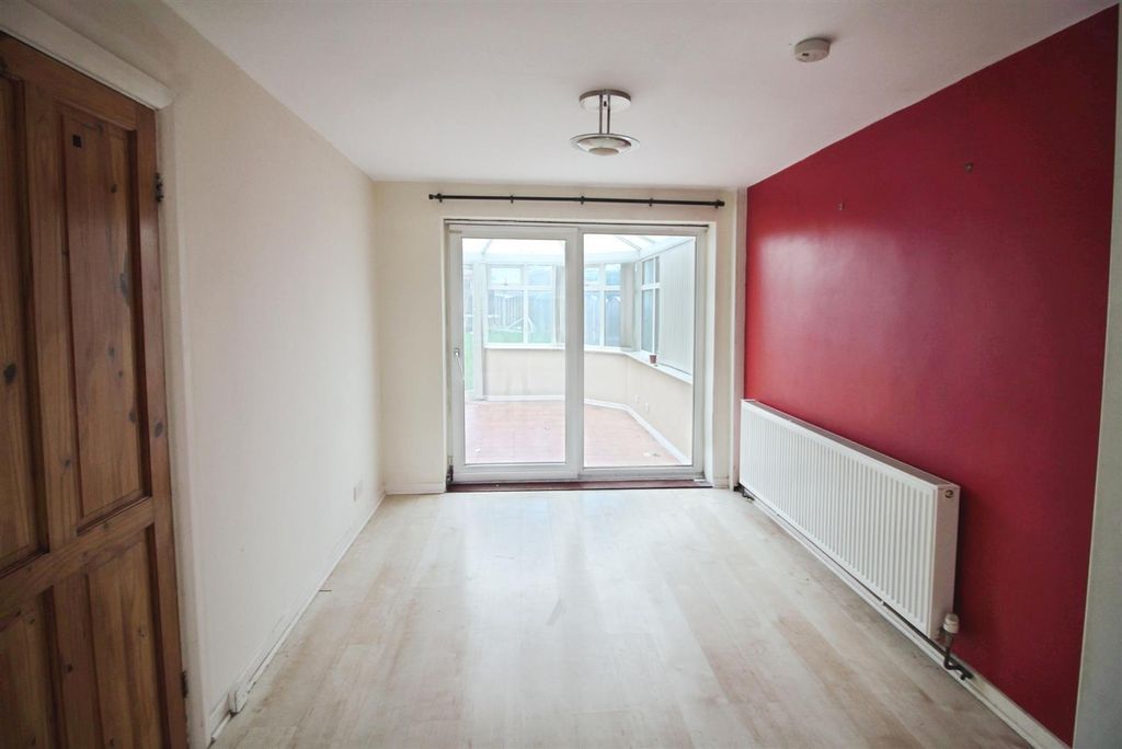 Property photo 3 of 11 Dining Area